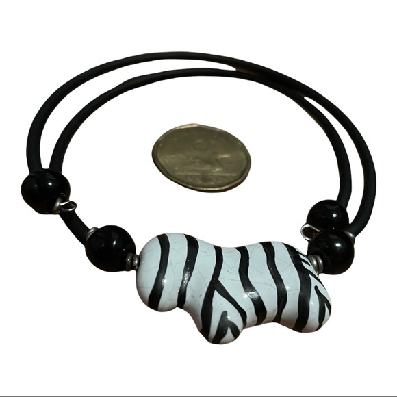 3/$35 Zebra 🦓 choker necklace - Picture 2 of 2